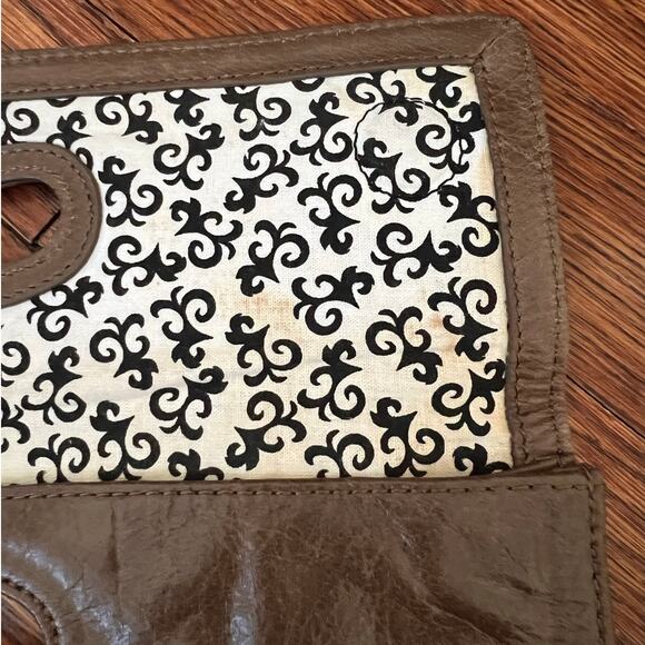 Hobo International Brown Leather Katrina Clutch Fold Over Cutout Handle Envelope - Picture 12 of 16